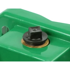 Groene drinkbak met afgedopte wateraansluiting.