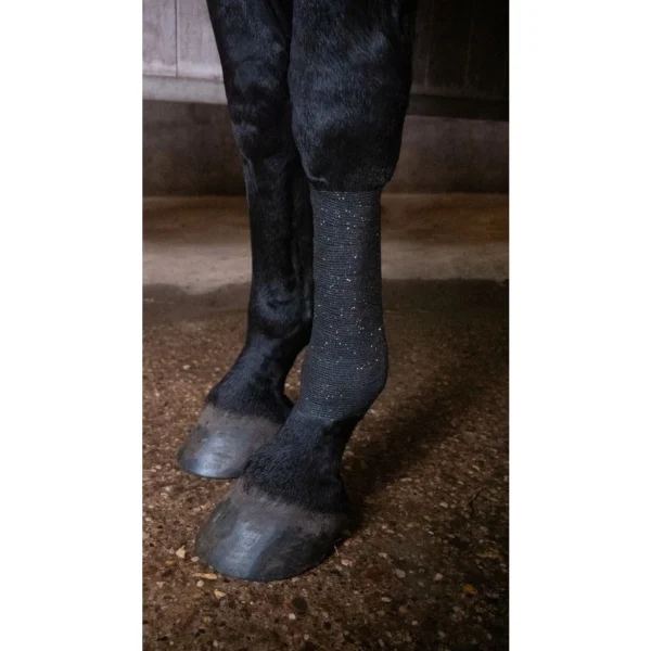 Zwart met glitter, zelfklevende bandage van Excellent 10 centimeter. Elastische en ademende verbandrol, ideaal voor ondersteuning en bescherming bij paarden en andere dieren.
