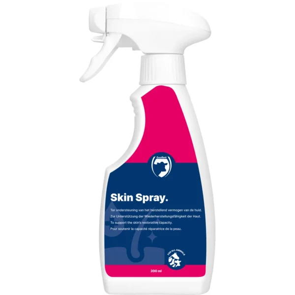 Sprayflacon skin spray ter ondersteuning van het herstellend vermogen van de huid.