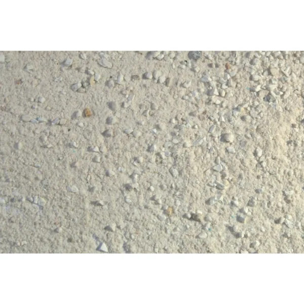 Close-up van een lichtgekleurde, korrelige mix met kleine steentjes en zandachtige structuur.