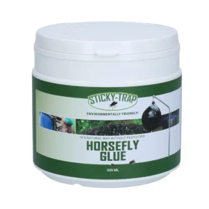 Plastic pot van 500 milliliter met 'Sticky-Trap Horsefly Glue', een milieuvriendelijke lijm voor het vangen van dazen, met afbeeldingen van de lijm in gebruik."