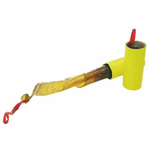 Close up van een vliegenstrip, geel met rood.