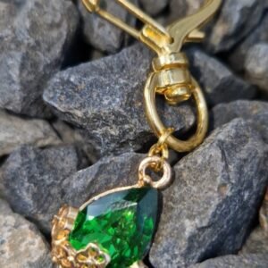 Charm of the Heart hanger met gouden clip op halster