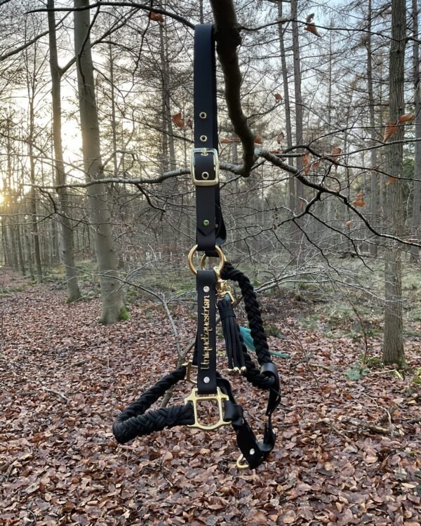 Midnight Mane touwhalster zwart met goud handgemaakt luxe halster